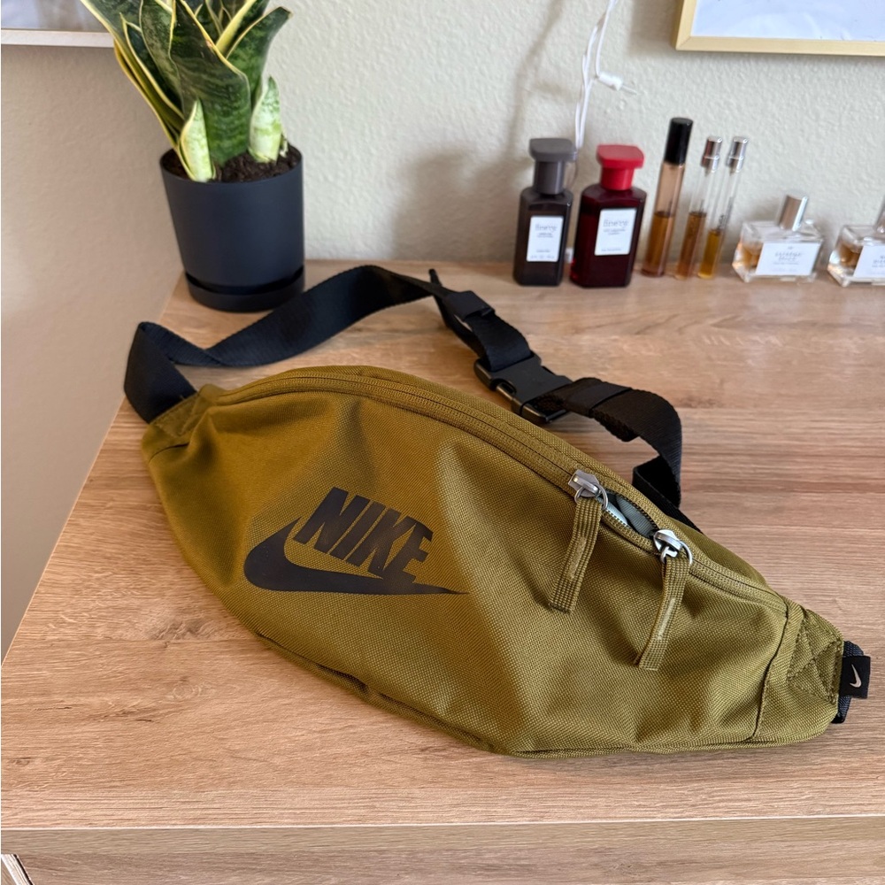 Nike Green and Black Fanny pack/sling Bag